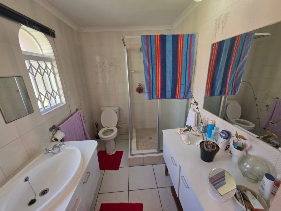 4 Bedroom Property for Sale in Wavecrest Eastern Cape